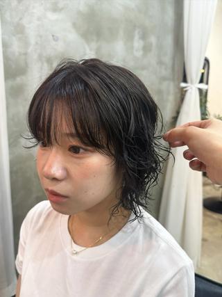 ミディアム カラー 三條 朋香のヘアスタイル