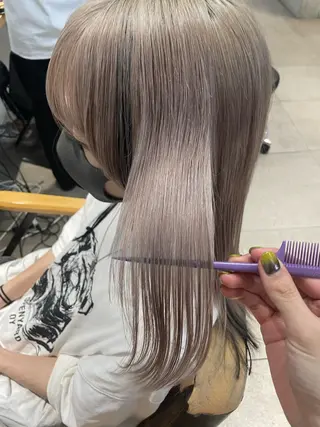 ロング カラー ミルクティー× グレージュMOMOのヘアスタイル