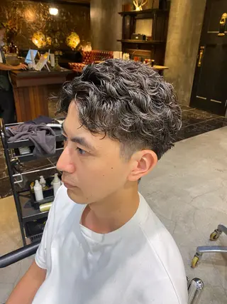 パーマ メンズ 透明感カラー🌿 グレージュ🐺陽介のヘアスタイル
