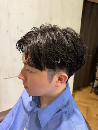 ショート パーマ メンズ 溝口 槙里也のヘアスタイル