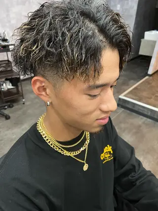 パーマ スパイキーショート/ フェードカット/石田のヘアスタイル