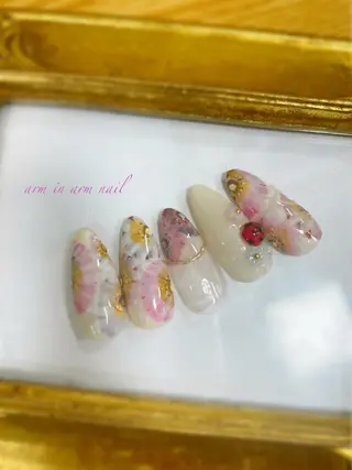 ネイル arm in arm ︎✿Yamamotoのマツエク・マツパデザイン
