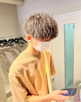 ショート カラー パーマ メンズ メンズパーマ特化 TAIGAのヘアスタイル