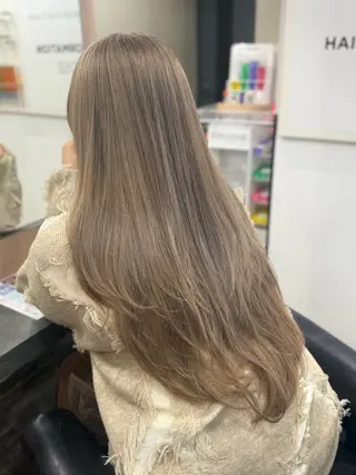 ロング RIEブリーチ& エクステ特化型のヘアスタイル