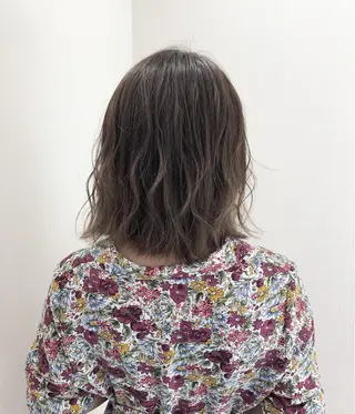 ミディアム カラー 白井 つづりのヘアスタイル
