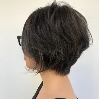 ショート カラー サワタ ミサのヘアスタイル