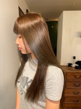 ロング カラー 志柿 虹花のヘアスタイル