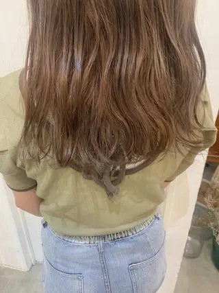 ロング カラー wakana/ 柔らかベージュカラーのヘアスタイル
