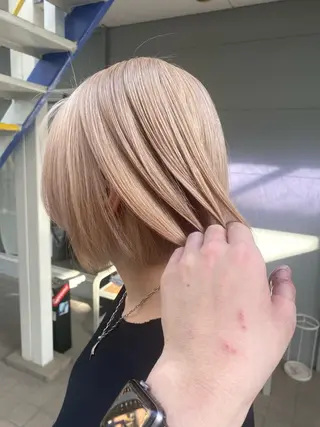 ミディアム カラー ヘアアレンジ lani ブリーチ /ダブルカラーのヘアスタイル