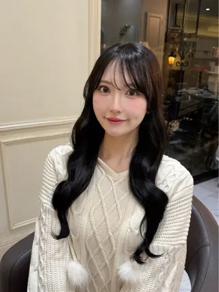 ロング カラー 浅見 友梨香のヘアスタイル