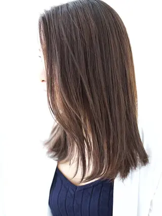 ミディアム カラー fio マナミのヘアスタイル