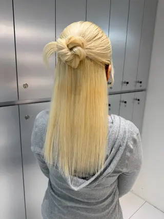 ヘアアレンジ ヘアセット🎀耳つぼ 👂💎MONAMIのヘアスタイル