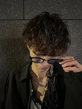 メンズ フェザーパーマメンズ ピンパーマ京都駅前のヘアスタイル