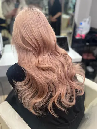 ロング カラー ヘアアレンジ 海外風レイヤー🎀 新宿MOMOKA🍑のヘアスタイル