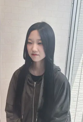 ロング カラー H. shinkaiのヘアスタイル