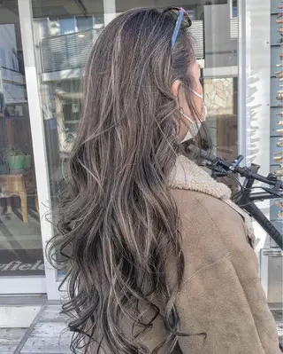 ロング カラー 鷺谷 玲奈のヘアスタイル