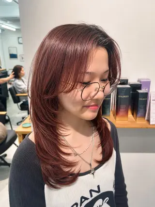 セミロング 関 柚花子のヘアスタイル