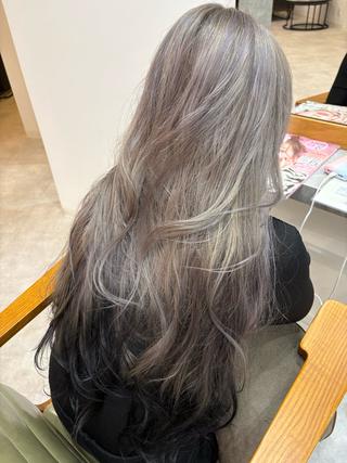 ロング カラー moi Blanc/ Aoyagiのヘアスタイル