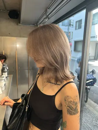 セミロング ブリーチ/艶カラー 🌸MIREIのヘアスタイル