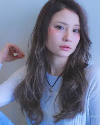 ミディアム カラー grand juteのヘアスタイル