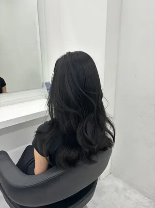 ロング カラー 抜け感レイヤー︴ ニュアンスカラーのヘアスタイル