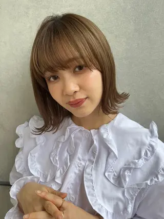 ミディアム 吉田 夏菜のヘアスタイル