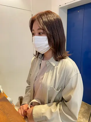 ミディアム カラー MIOベージュカラー 柔らかいカラーのヘアスタイル
