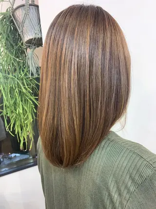 ミディアム レイヤーカット、 大人可愛い　中村美羅のヘアスタイル