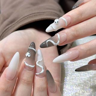 ネイル Queens テイのネイルデザイン