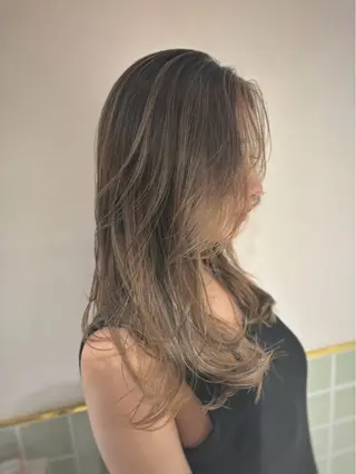 セミロング カラー hachiyama rinaのヘアスタイル