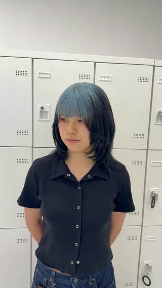 ミディアム カラー ヘアアレンジ ウルフカット×ハイ トーン職人🤍ゆうひのヘアスタイル
