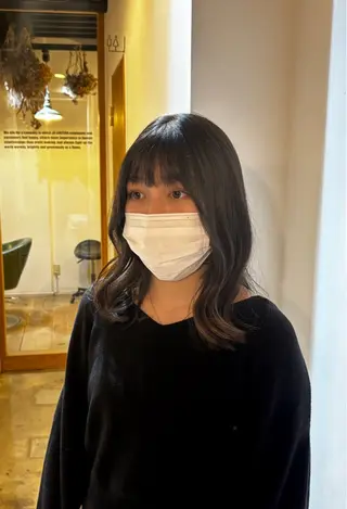 セミロング 岸本 まほのヘアスタイル