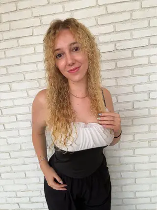 ロング パーマ Lisa English OKのヘアスタイル