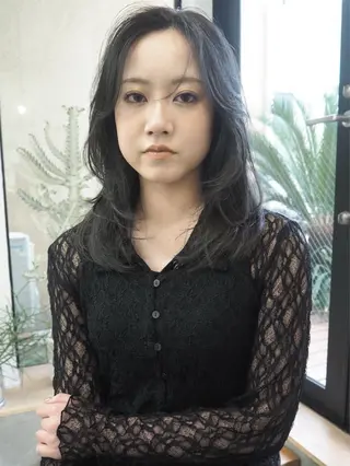 ミディアム イシイ モエカのヘアスタイル