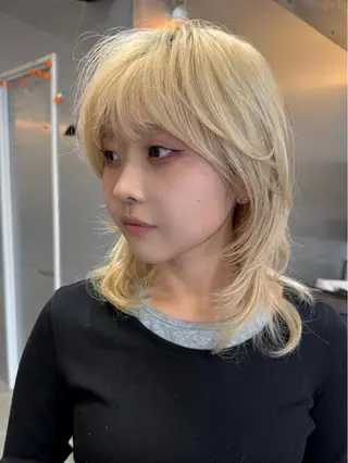 ミディアム レイヤーカット\ウル フ　chinatsuのヘアスタイル