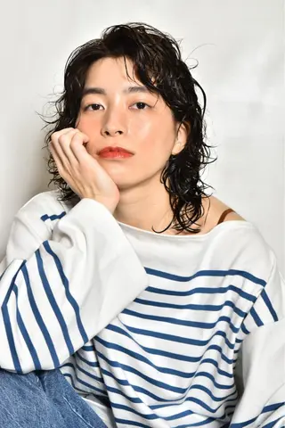 セミロング カラー パーマ AND THE BRICKS北川珠紀の眉毛・アイブロウイメージ