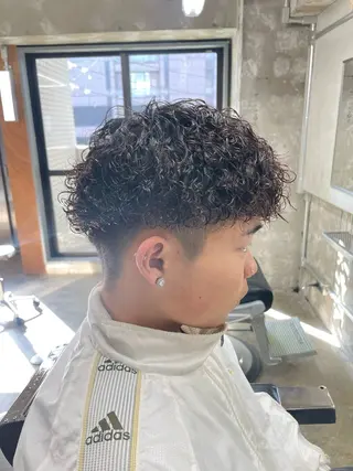 ショート カラー パーマ ヘアアレンジ メンズ 亀井隆汰/メンズ専門 パーマ/フェード可のヘアスタイル
