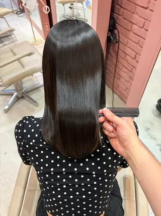 ミディアム 鍋島 平のヘアスタイル