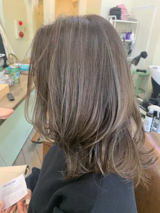 ミディアム カラー 鶴見 和美のヘアスタイル