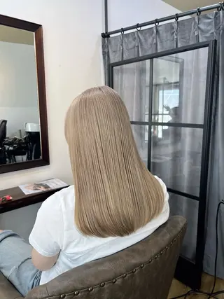 ミディアム カラー 🫧艶ダブルカラー ブリーチ🫧トモヤのヘアスタイル