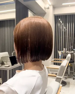 ショート バタフライレイヤー/ ニシトモユキのヘアスタイル