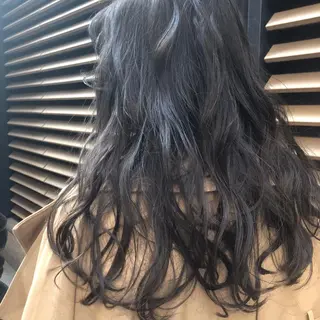 ロング カラー パーマ 大人girly🛋️ 🤍yukakoのヘアスタイル