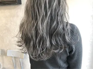 セミロング カラー 顔周りレイヤーカット ブリーチminamiのヘアスタイル