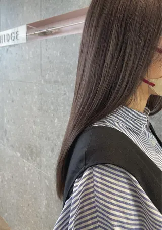 ロング カラー 山下 千明のヘアスタイル