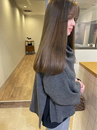 セミロング 髪に優しい 透明感ワンカラー🫧のヘアスタイル