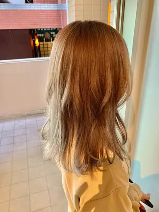 セミロング カラー うしだ かおるのヘアスタイル