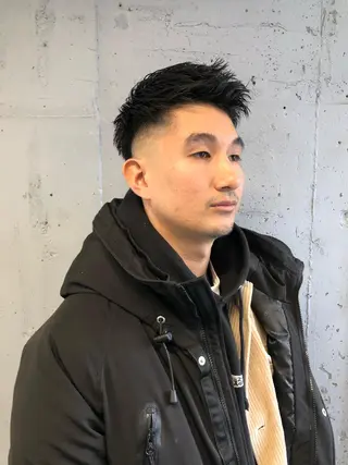 メンズ 顔まわりレイヤー デザインカットのヘアスタイル