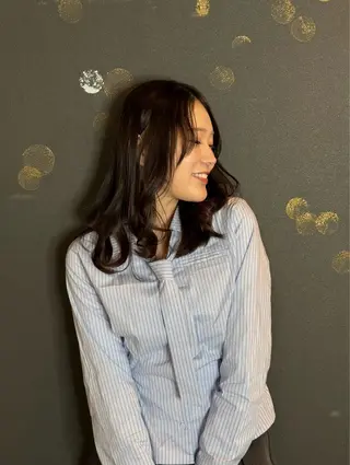 セミロング カラー newi銀座オオクラ ホユギのヘアスタイル