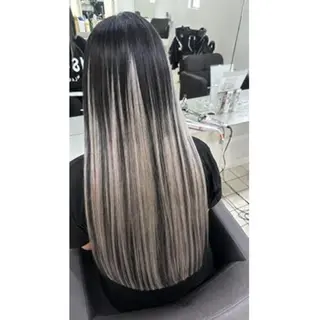 ロング MISAKIエクステ ブリーチ\5900のヘアスタイル