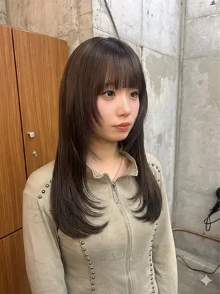 ロング カラー 顔周りレイヤー/ ふわあいりのヘアスタイル